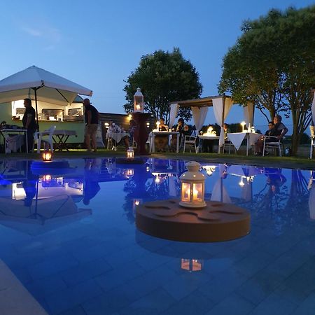 Osteria E Locanda Del Viaggiatore Russi Exteriör bild