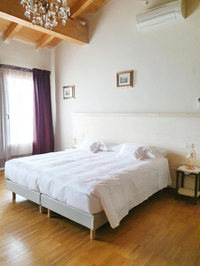 Osteria E Locanda Del Viaggiatore Russi Exteriör bild