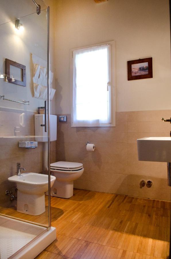 Osteria E Locanda Del Viaggiatore Russi Exteriör bild