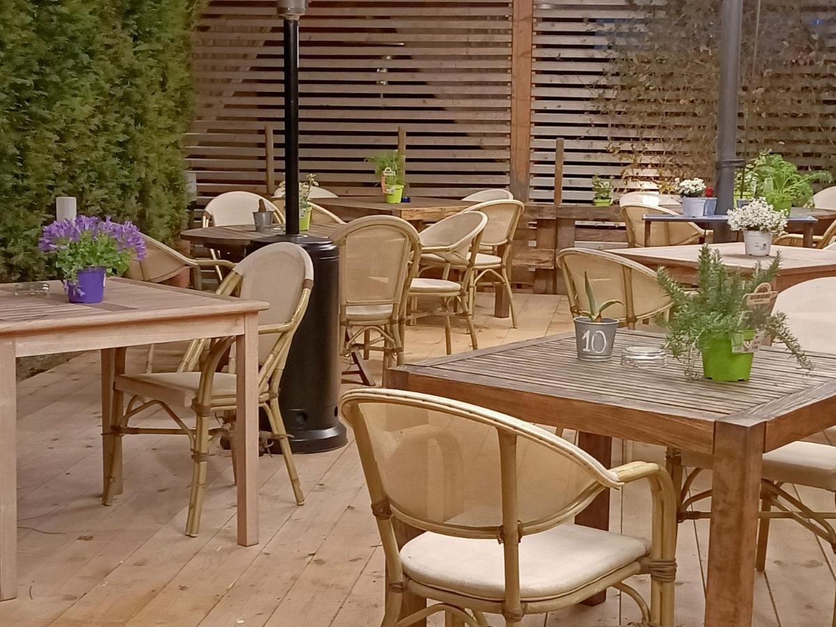 Osteria E Locanda Del Viaggiatore Russi Exteriör bild
