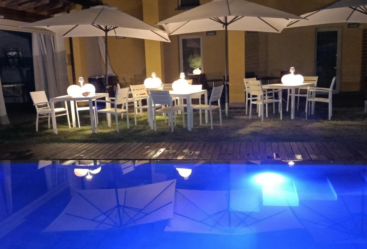 Osteria E Locanda Del Viaggiatore Russi Exteriör bild