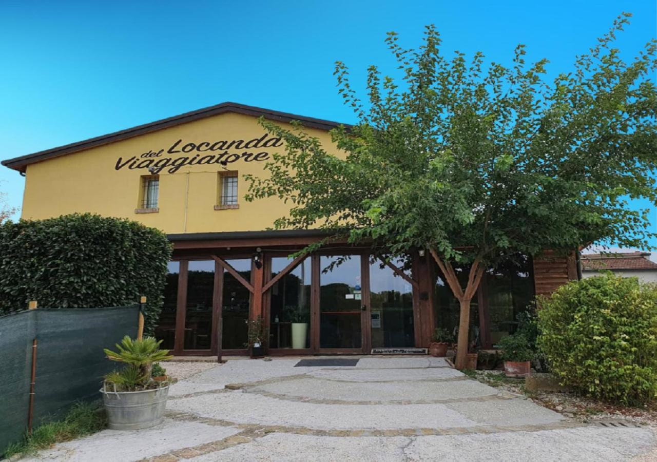 Osteria E Locanda Del Viaggiatore Russi Exteriör bild