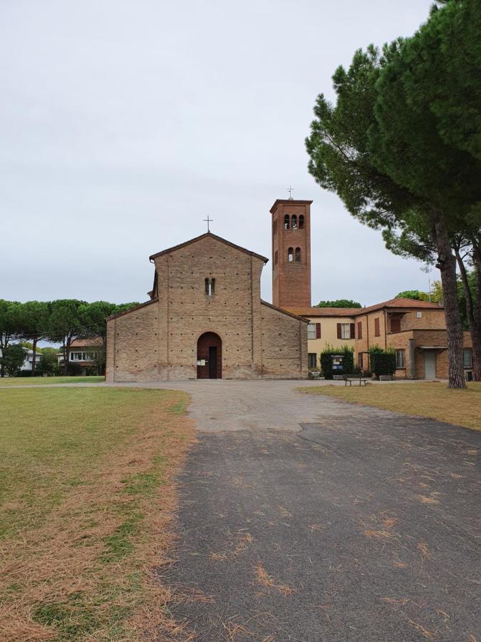 Osteria E Locanda Del Viaggiatore Russi Exteriör bild